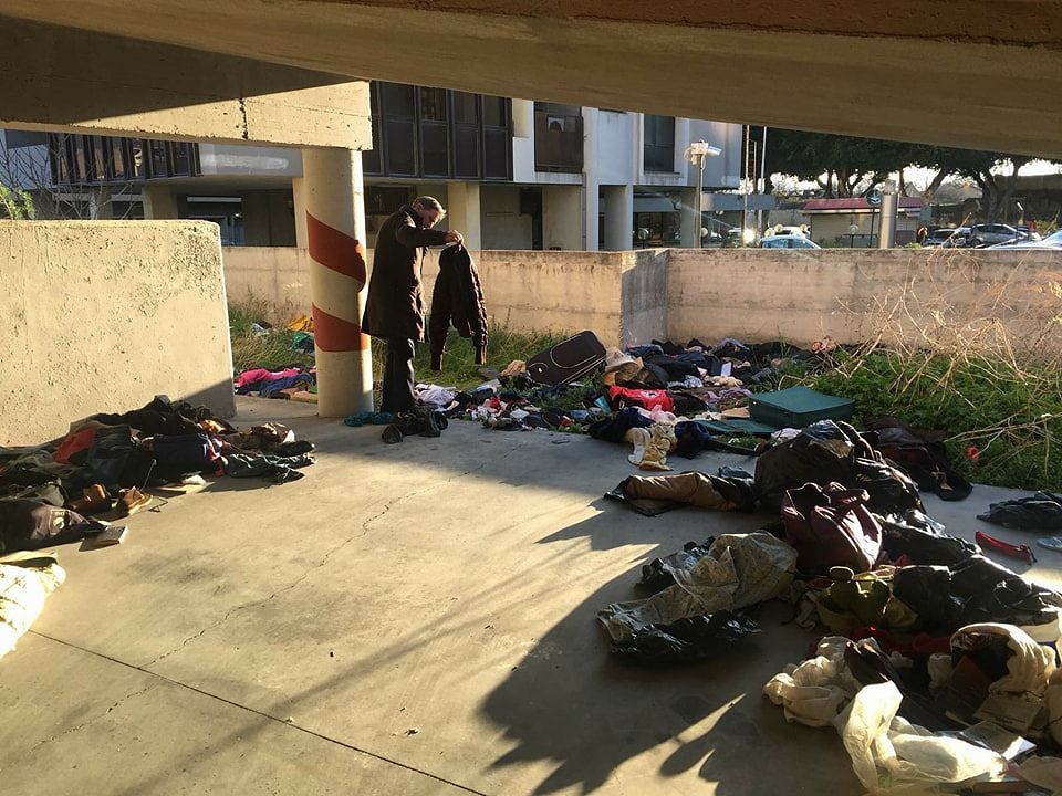 Cagliari, dopo il mercatino ecco la discarica nel parcheggio comunale