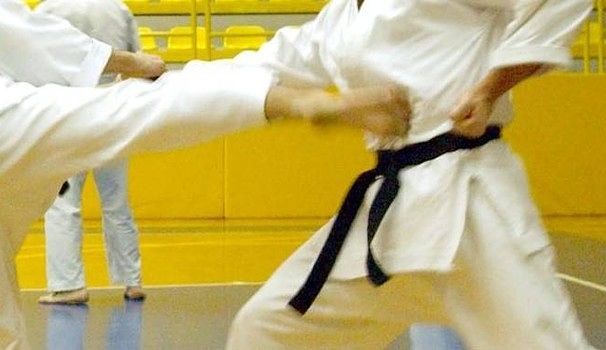 Abusi sessuali sull’allieva 14enne: arrestato un maestro di karate