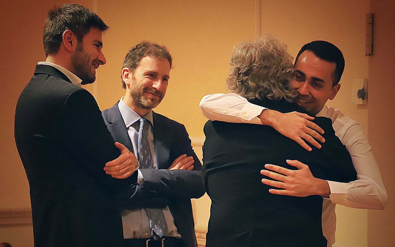 M5S pigliatutto in Sardegna: 6-0. Di Maio: “Siamo i vincitori assoluti”