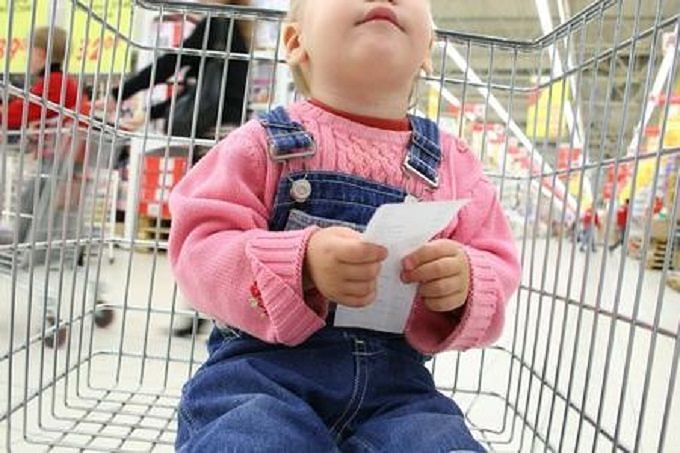 Quartu, cassiera dal cuore d’oro: “Ha pagato lei il latte per mia figlia”
