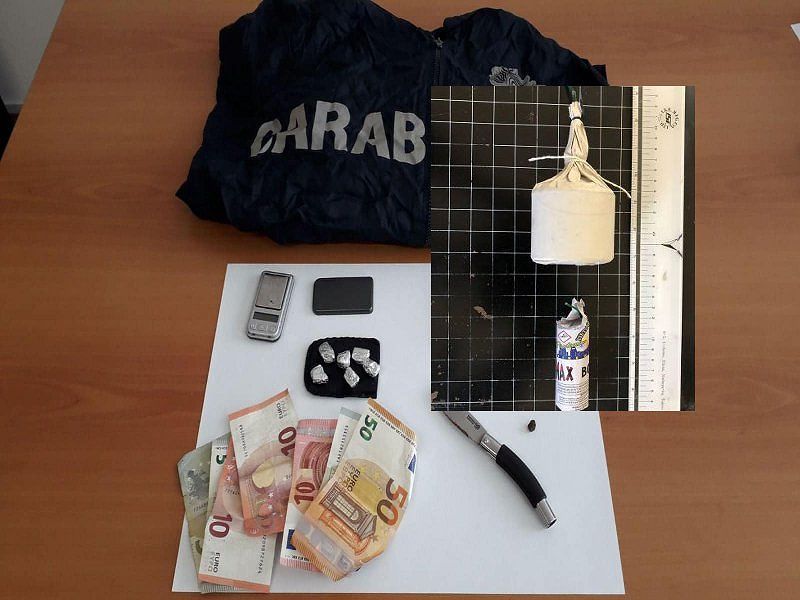 Is Mirrionis, hascisc e materiale esplodente nascosti in casa: 23enne nel sacco