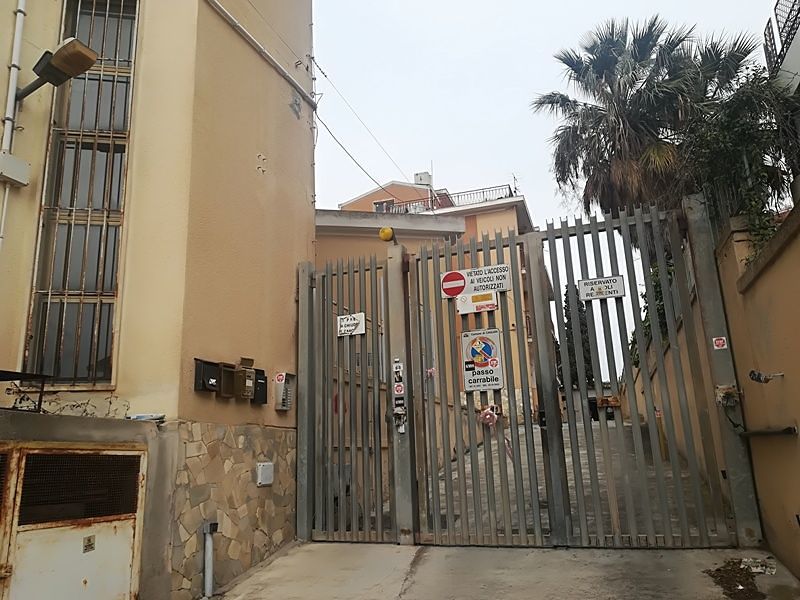 Cagliari, Abbanoa rimanda lo slaccio: vincono gli occupanti del palazzo di via Bainsizza