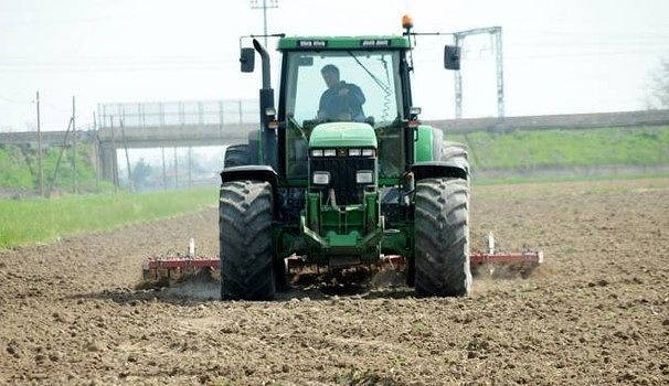 Berchidda, si ribalta col trattore: muore a 40 anni