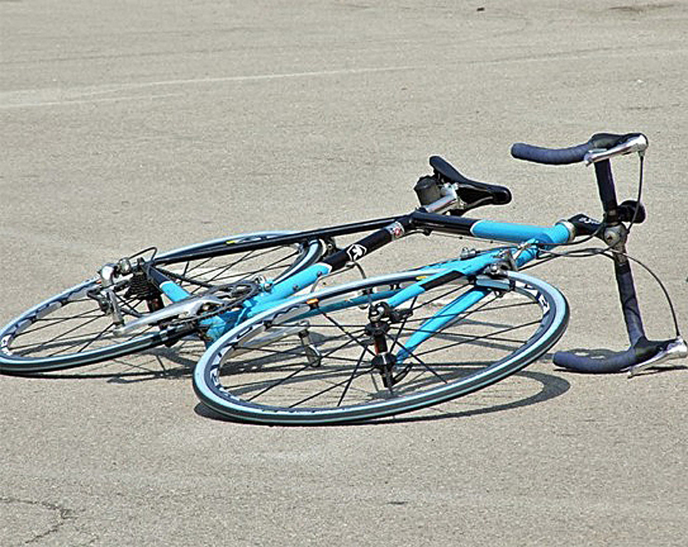 Guspini, auto travolge una bicicletta sulla SS 126: grave una donna