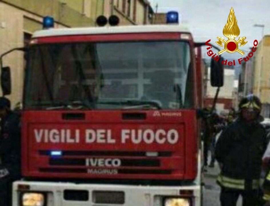 Pirri, materasso in fiamme: intossicati dal fumo madre e neonato