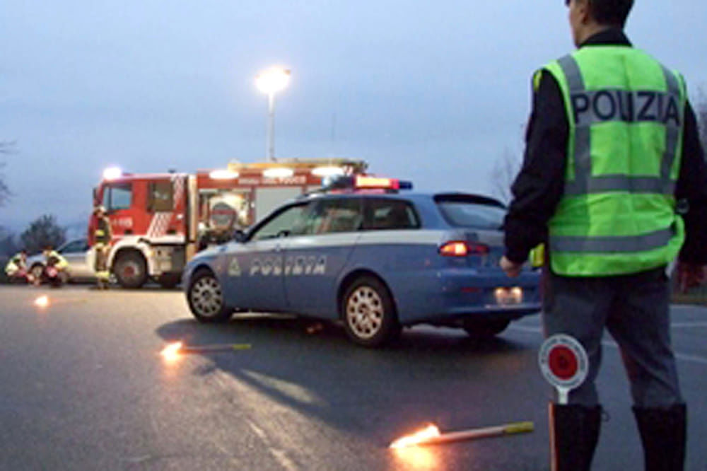 Paura sulla 195, scontro frontale tra due auto: 2 feriti