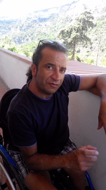 Giuseppe, 35 anni fa la meningite: “Non cammino, ma felice di essere vivo”
