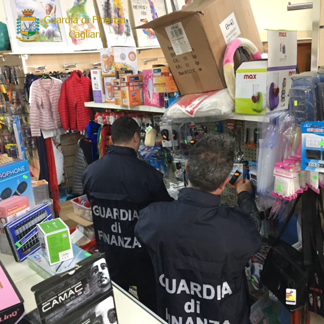 Blitz della Finanza in due negozi a Sanluri e Villacidro, maxi sequestro di prodotti pericolosi