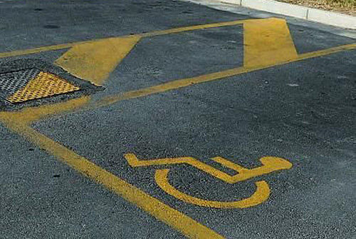 Cagliari, pulizia delle strade: disabile multata 2 volte nello stallo riservato