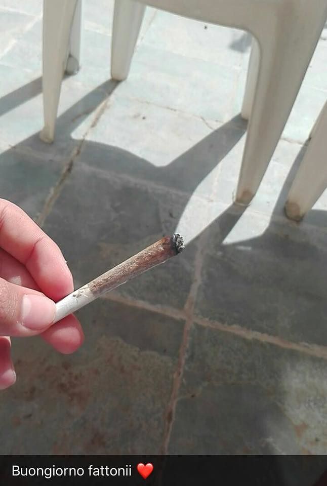 Giovani in Sardegna, uno su tre fuma spinelli e sfida i pericoli: “Genitori, occhio a questi gruppi Fb”