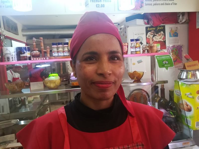 Cagliari, anche il cibo indiano viaggia via app. Jasvir: “Tutti hanno uno smartphone”