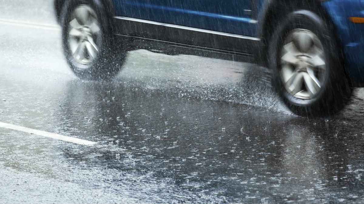 Inciviltà a Sestu, maxi “gavettone” sotto la pioggia agli operatori stradali