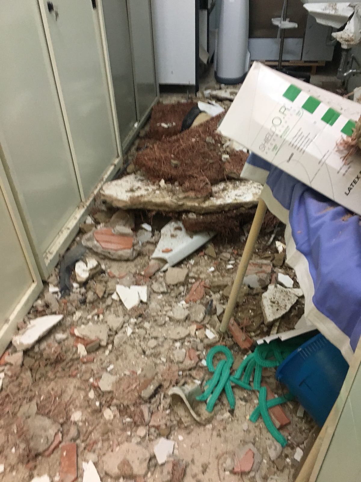 Il M5S: “Crollo accanto alla sala operatoria di Iglesias, ecco come vengono utilizzati i soldi dei cittadini”
