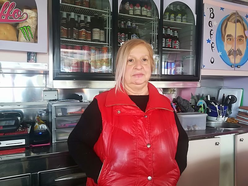 Cagliari, il popolo dei “caddozzoni” in lacrime: “Ciao Marinella, i tuoi panini erano unici”