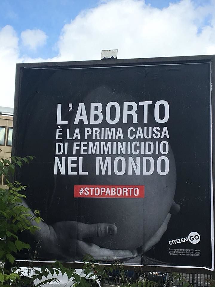 “L’aborto è la prima causa di femminicidio nel mondo”, il manifesto choc a Roma