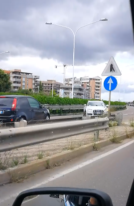 Cagliari, contromano sull’Asse Mediano: il video choc