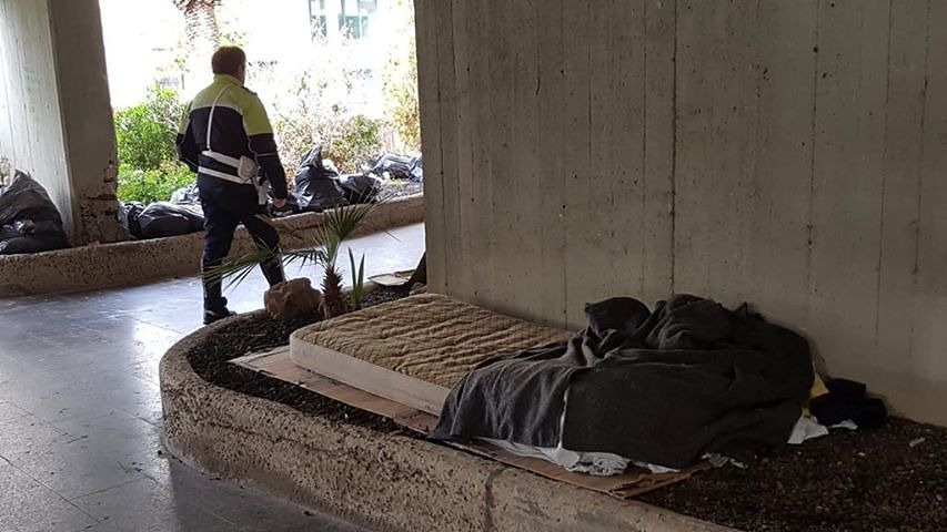 Via la sporcizia, via la baraccopoli da viale Bonaria: giù tutto con maxi cancellata e restyling