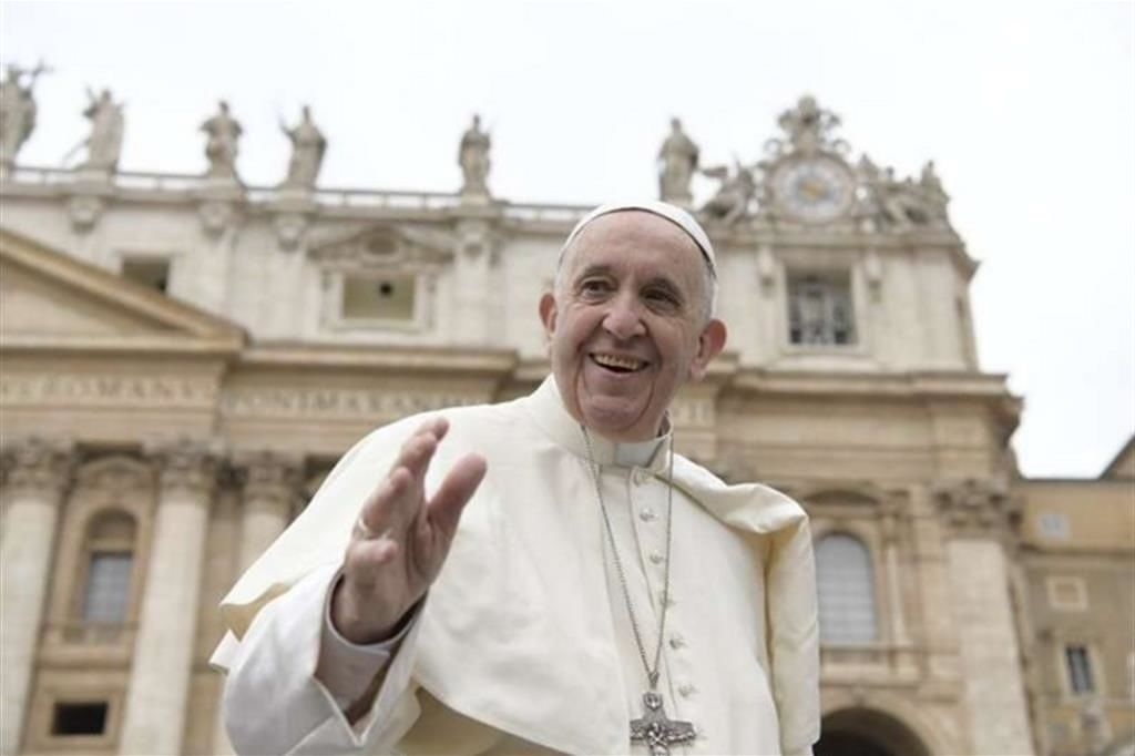 Papa Francesco: “Non importa che tu sia gay. Dio ti ha fatto così e ti ama”