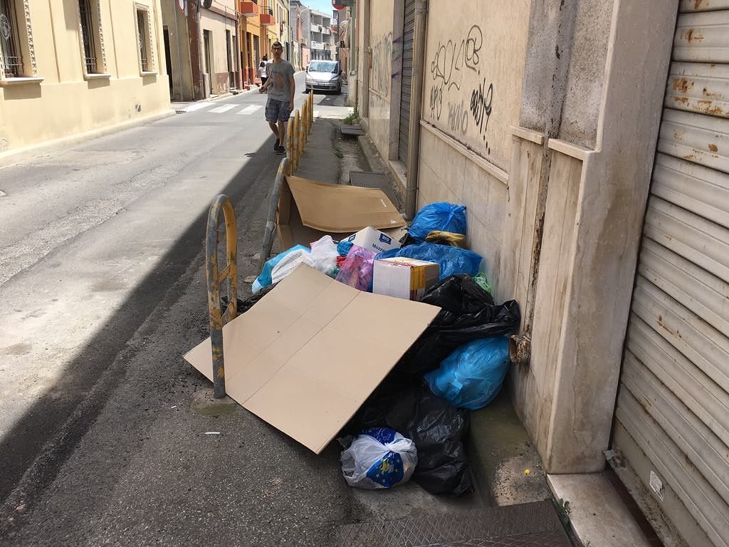 Via Risorgimento, tra affitti in nero e inciviltà a Pirri gli incivili scaricano i rifiuti in strada