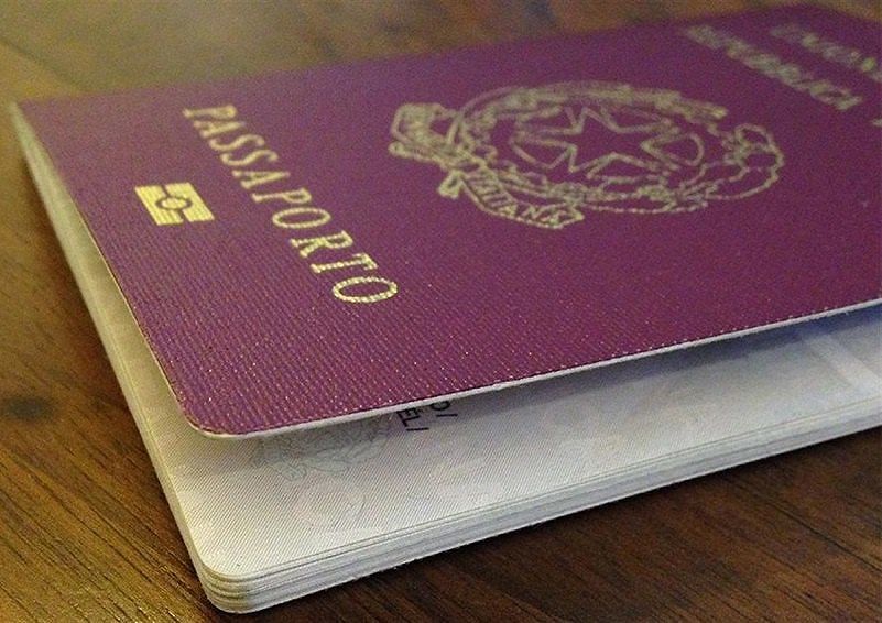Sardegna, va in Questura per avere il permesso di soggiorno ma il passaporto è falso