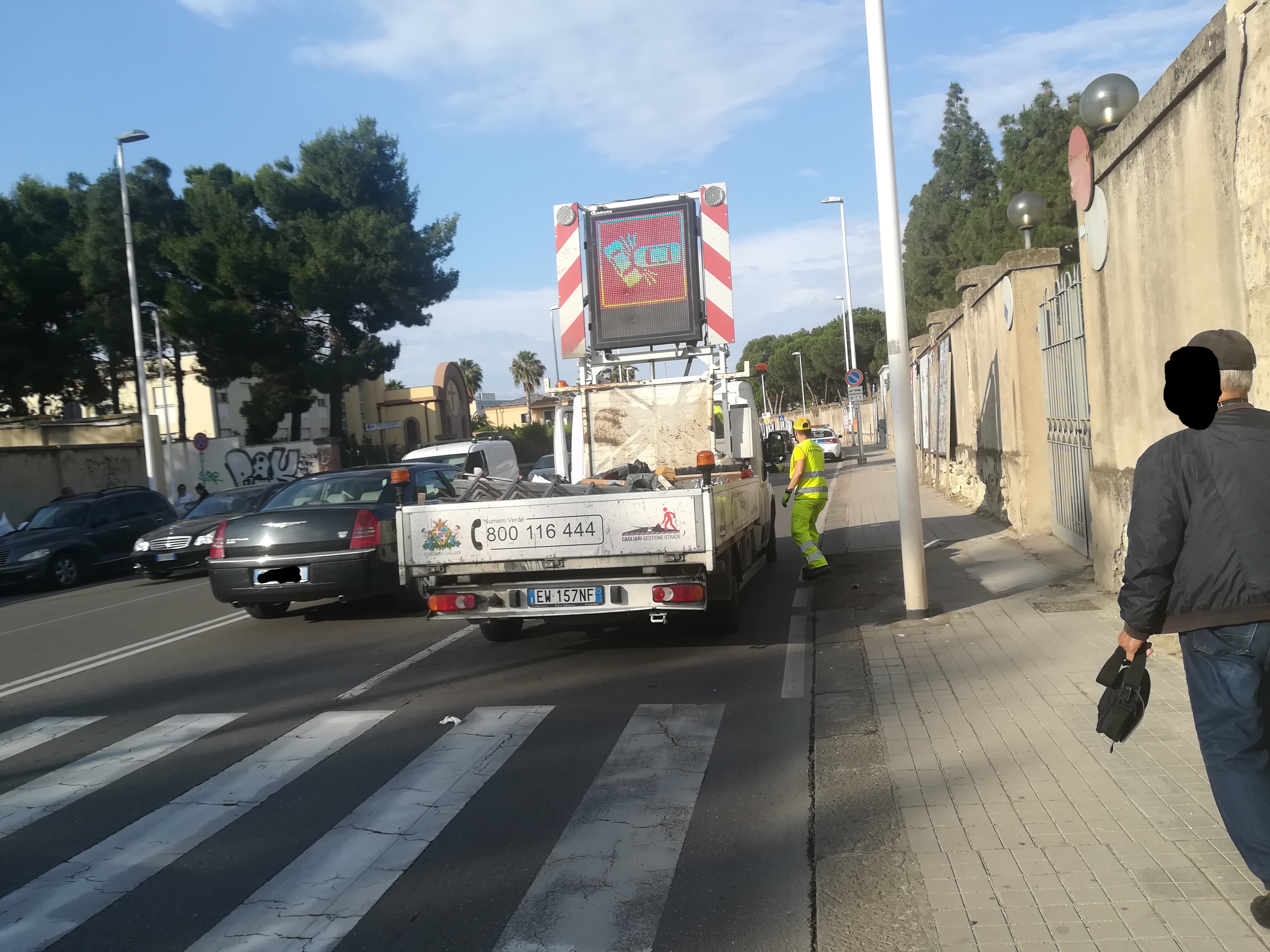Cagliari, Smart contro Toyota in via Cadello: tanta paura e auto mezzo distrutte