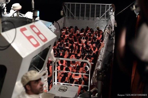 Svolta Aquarius, la Spagna dribbla Salvini: tutti i migranti accolti a Valencia
