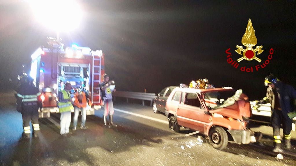 Violento scontro sulla SS 131, gravissima una giovane di 22 anni