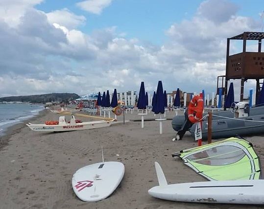 Cagliari, bagnanti in rivolta al Poetto: “Addio spiaggia libera”