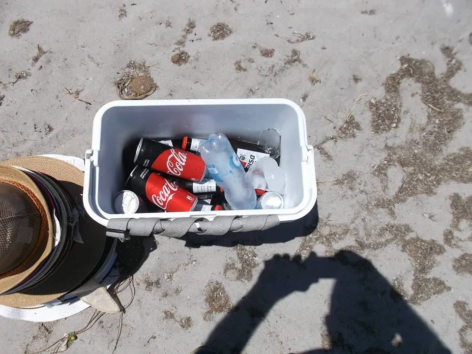 Cagliari, vendita abusiva di bibite in spiaggia: multati venditori pakistani e marocchini