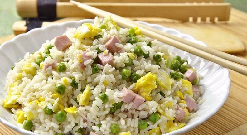 Dieta e gusto, dimagrire con il riso alla cantonese: ecco la ricetta perfetta