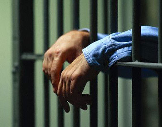 Uta, detenuto aggredisce gli agenti: poliziotto finisce all’ospedale