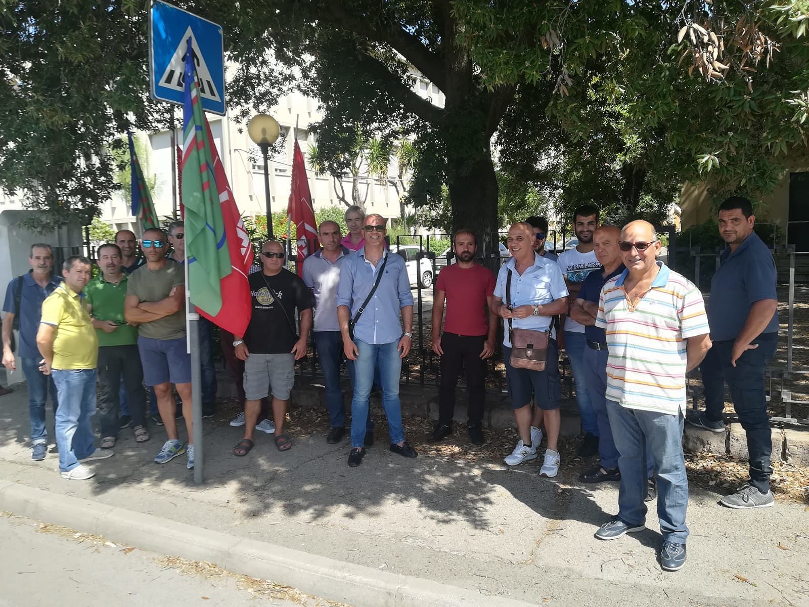 Cagliari, l’sos di 80 zootecnici: “Alla canna del gas senza stipendio da oltre un anno”