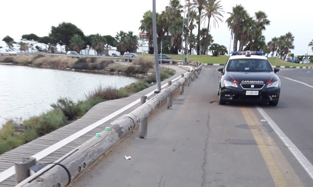 Poetto, soccorsi da carabinieri e 118 due giovani feriti: solo una coincidenza?