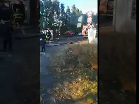 Pauroso incidente a Flumini in via dell’Autonomia: auto si ribalta, gravissimi un uomo e una donna (VIDEO)