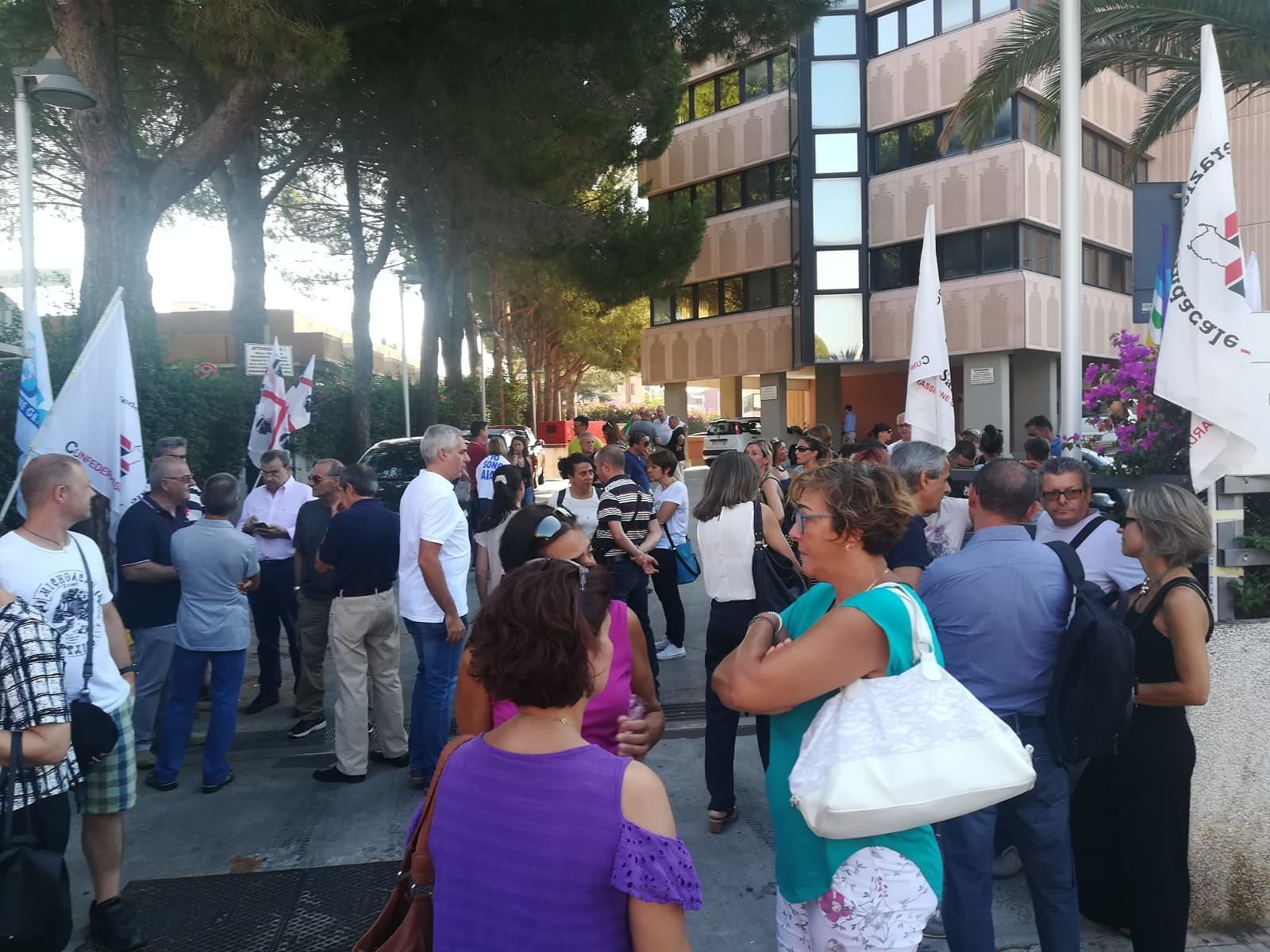 Cagliari, la disperazione dei lavoratori Aias: “La Regione ci condanna a morte”