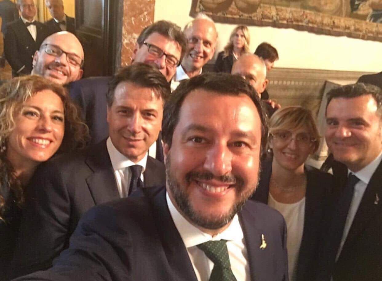 Migranti, crollo degli sbarchi. Salvini: “30mila in meno, dalle parole ai fatti”