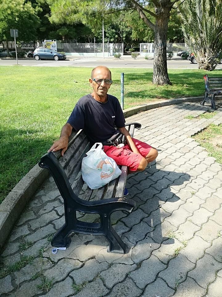 Quartu, il dramma di un 56enne: “Da 2 mesi dormo sulle panchine e sono molto malato, aiutatemi”