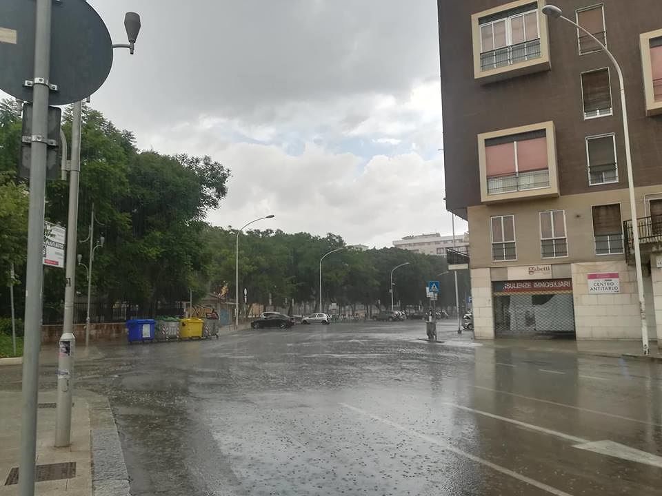 Maxi temporale e tuoni fortissimi su Cagliari, il grande “scherzo” del tempo a Ferragosto