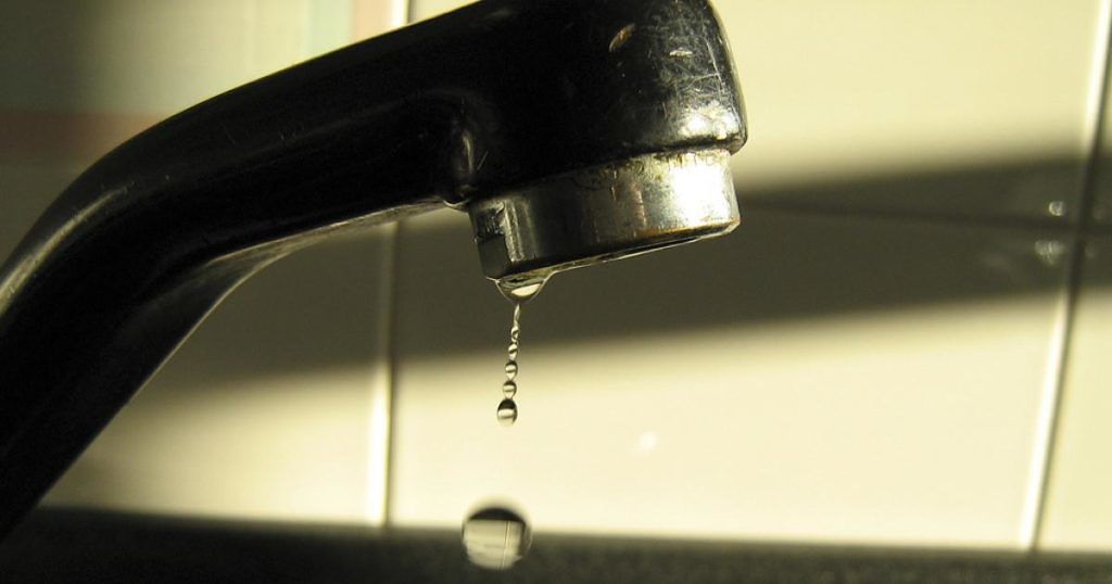 Sardegna, migliaia di turisti senz’acqua in piena estate: “Colpa di Abbanoa”