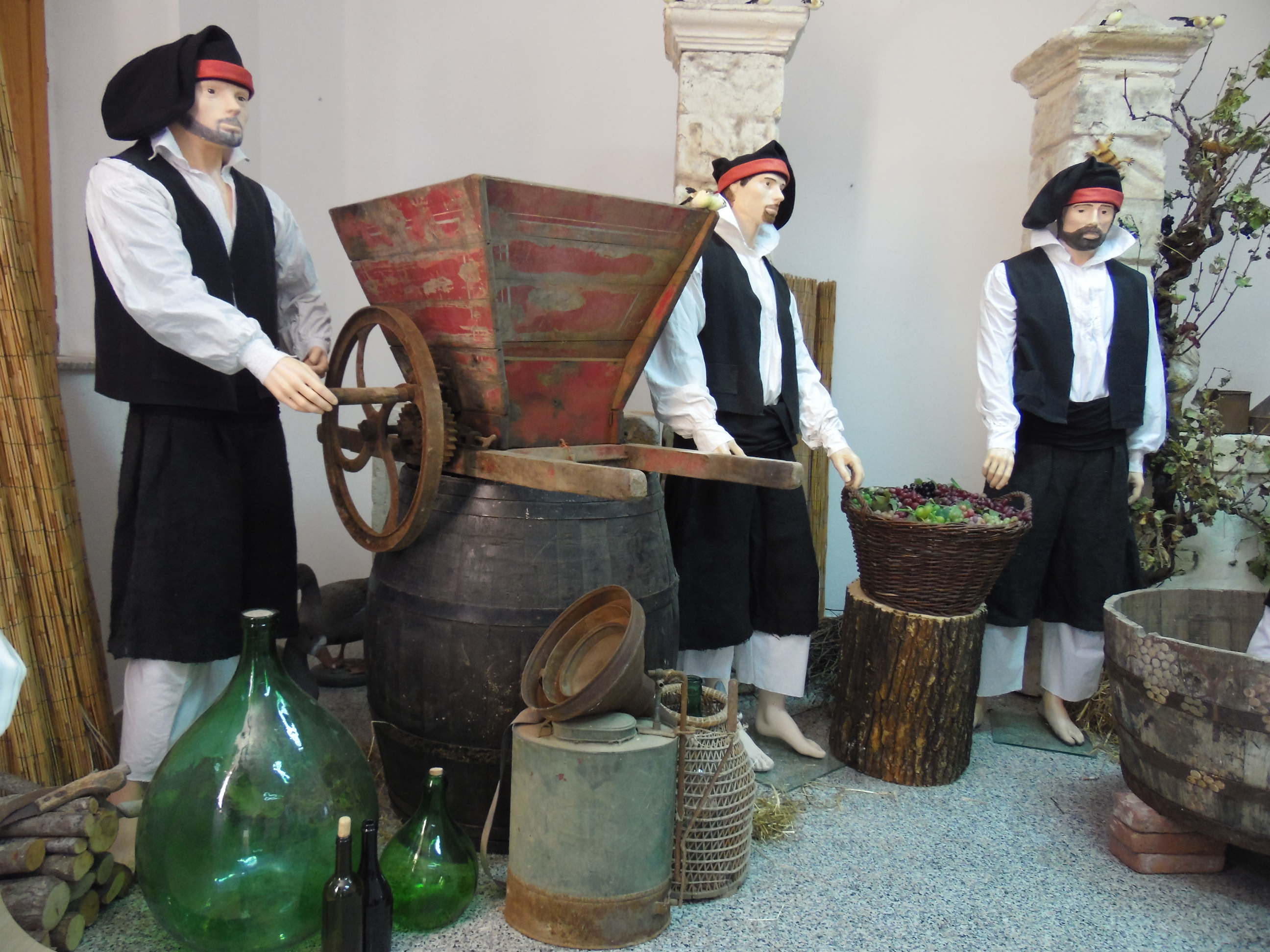 La Civiltà Contadina, in mostra il mondo agropastorale: Paringianu ai tempi della vendemmia