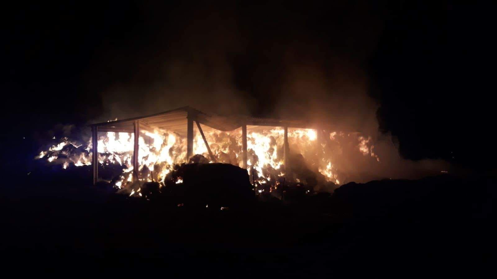 Fiamme nella notte a Selegas, ingenti danni alle stalle sociali