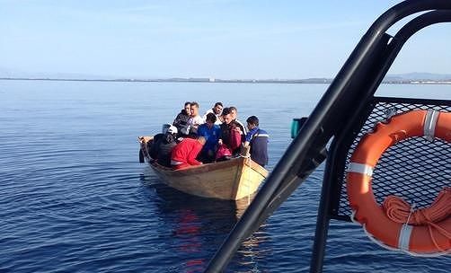 Migranti, sbarchi senza fine in Sardegna: decine di stranieri bloccati a Sant’Antioco