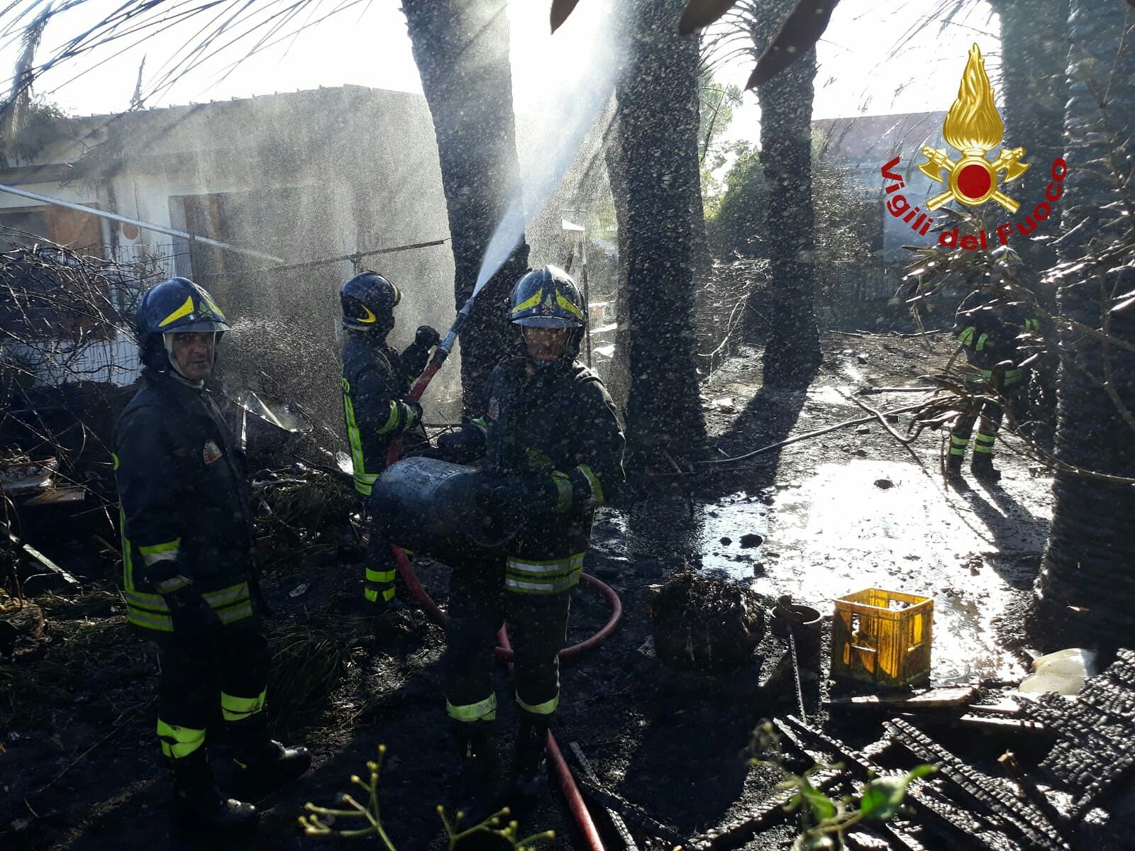 Quartu, fiamme in un giardino privato a Flumini: a rischio alcune bombole di gpl