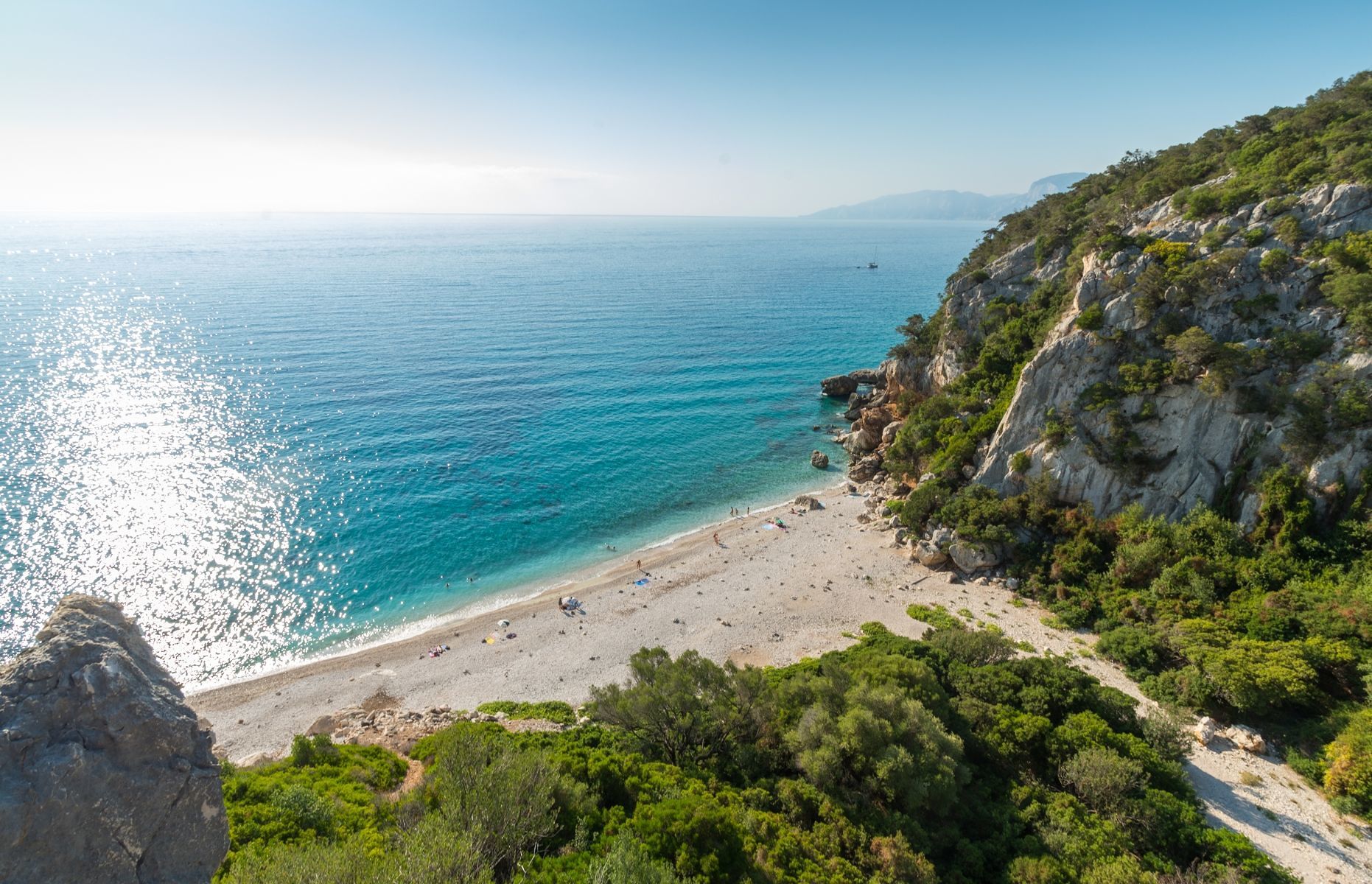 Dramma a Baunei: pensionato muore nelle acque di Cala Sisine