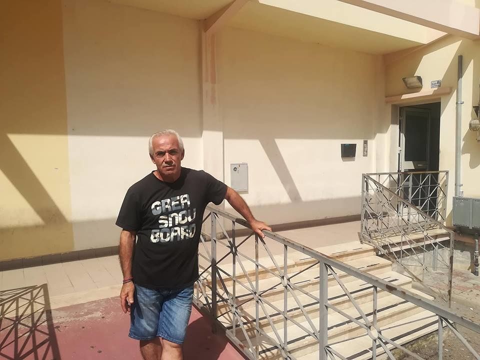 Cagliari, lago di fogne e mura a rischio crollo in via Premuda: “Zedda, stiamo sprofondando nella melma”
