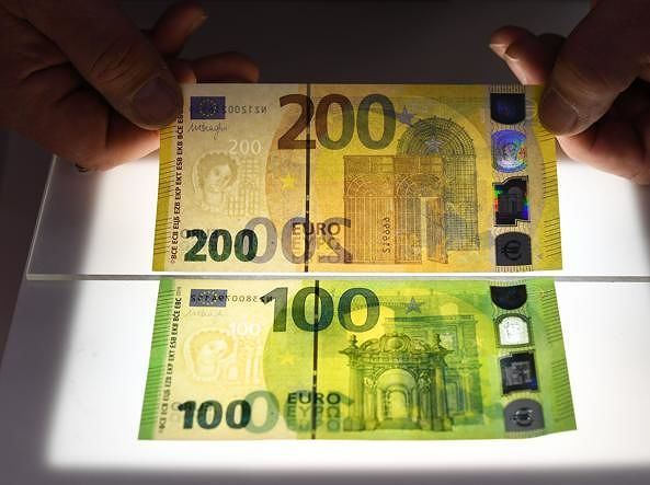 Arrivano le nuove banconote da 100 e 200 euro: ora staranno nel portafoglio