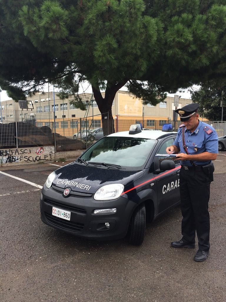 Pirri, contesta il verbale dei carabinieri e minaccia di dare fuoco alla benzina: arrestato