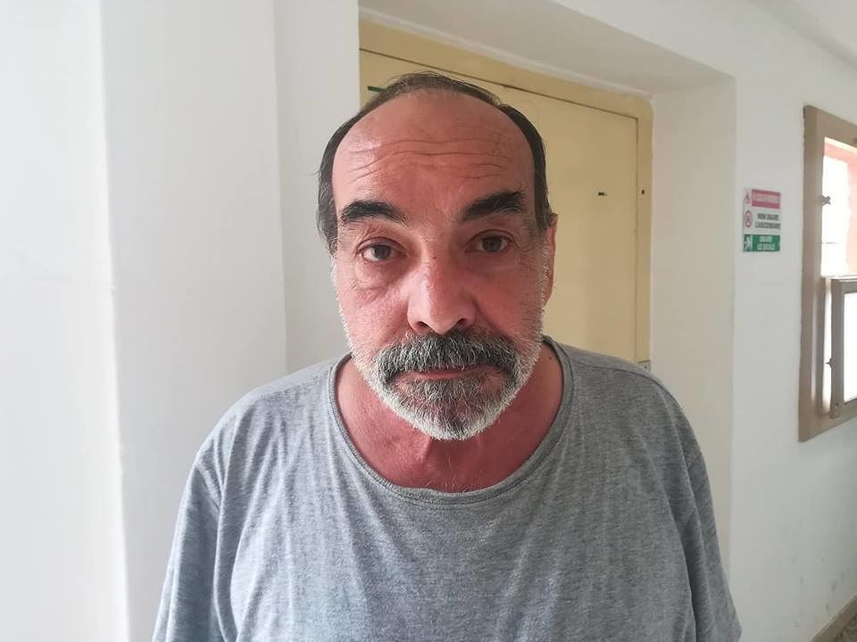 Rino di Cagliari, 64enne senza lavoro: “Chiude il centro di solidarietà? Ho già prenotato una panchina”