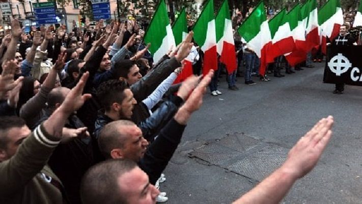 Cagliari, saluto romano in piazza: tutti assolti