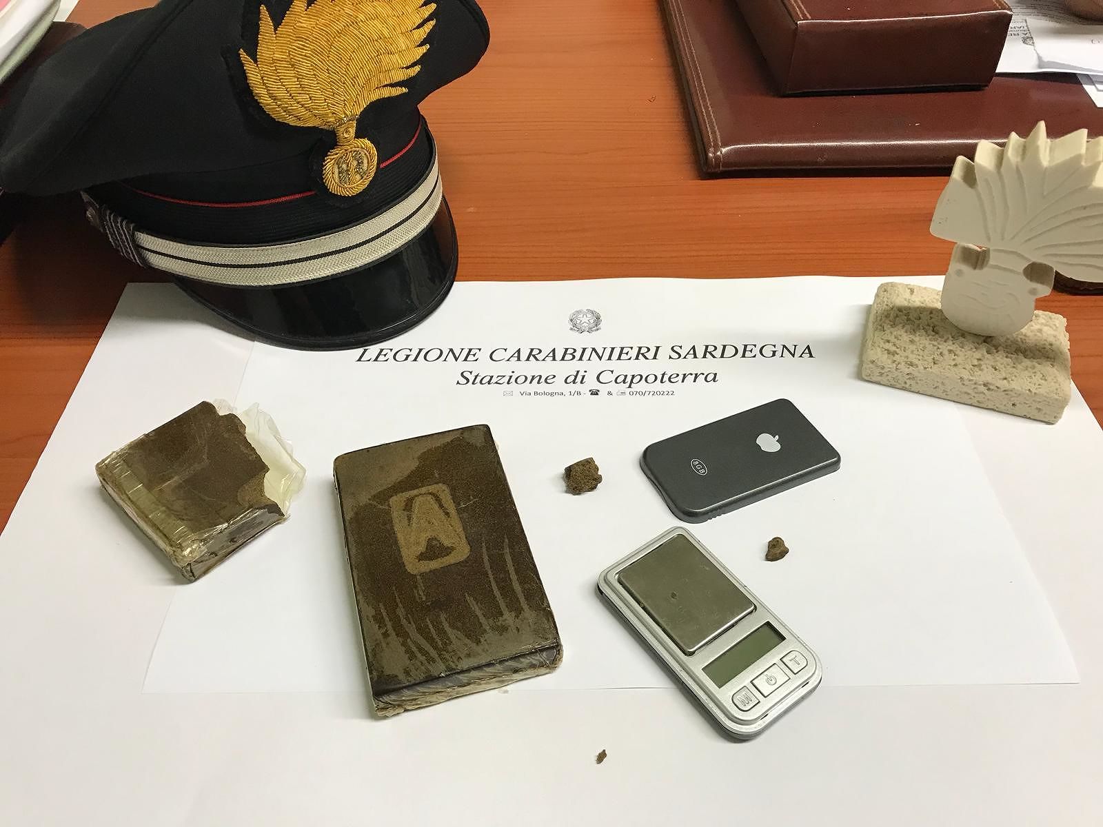 Spaccio di droga in un parco pubblico, in manette 18enne a Capoterra
